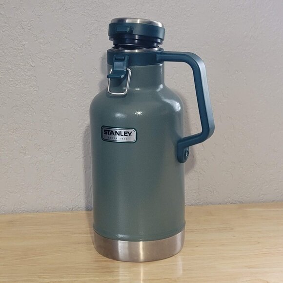 Stanley Green Hammered Growler 2 QT / 64 oz w/ Handle Easy Pour - Picture 1 of 6